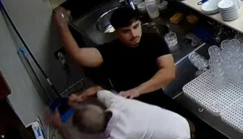 Zbardhet dëshmia e kamarierit që u dhunua nga djemt e pronarit: Më kërcënuan se do më zhduknin trupin