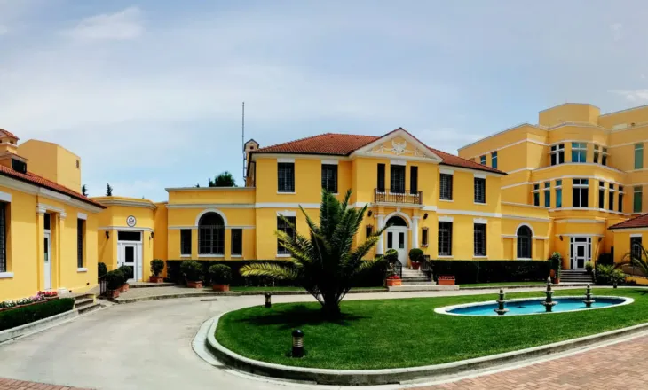 “Zbatim më i fortë i ligjit”- Mesazhi i ambasadës amerikane: Kur SHBA dhe Shqipëria qëndrojnë së bashku, komunitetet tona janë më të sigurta
