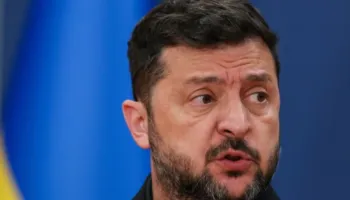 Zelensky e quan “të turpshme” gjuajtjen me armë mes agjencive të sigurisë së Ukrainës në Kiev