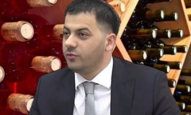 ‘Zhduku’ nga kantina verën ‘luksoze’ të Ergys Agasit, Gjykata e Tiranës lë në burg kushëririn e tij, Eno Agasin
