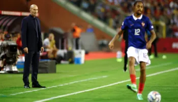 Zidane, festim i çmendur te goli i Olise: E shoqërova kur e pashë të nisej, isha me gjithë shpirt me të