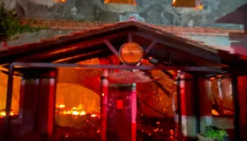 Zjarr i fuqishëm në kantinën 165-vjeçare të Patrës, shkrumbohet ndërtesa historike