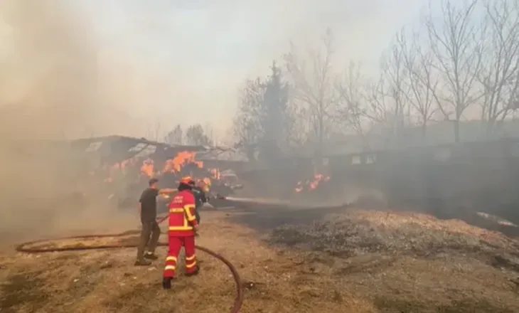Zjarr në Levan të Fierit, flakët djegin stallën dhe makineritë bujqësore