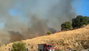 Zjarr në Llaman të Himarës, era favorizon flakët dhe rrezikojnë zonën! Forcat zjarrfikëse në vendngjarje
