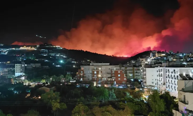 Zjarret apokaliptike në Himarë! 7 banesa të djegura, kundër flakëve edhe helikopterët