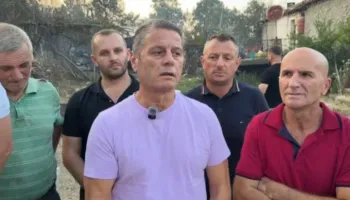 Zjarri në Kalivaç, kryebashkiaku Ndreu: Dëme të shumta në disa banesa, situata është në përmirësim