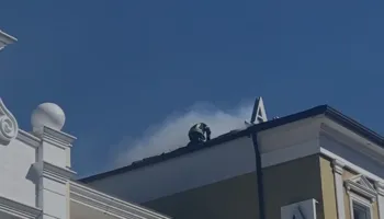 Zjarri përfshin një hotel pranë pedonales në Shkodër