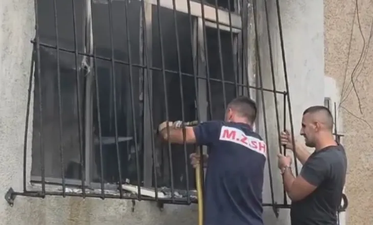 Zjarri shkrumbon banesën në Bulqizë, shpëtohet nga flakët një person me aftësi të kufizuara! (VIDEO)