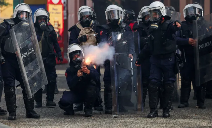 10 ditë protesta në Tiranë: 320 të lënduar, 646 të shoqëruar, mes tyre mbi 200 të mitur