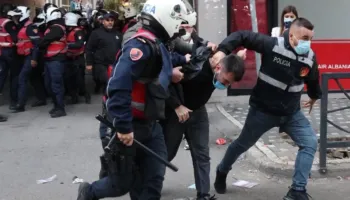 12 eurodeputetë kërkojnë sqarime nga Kaja Kallas: Hetoni dhunën policore në Shqipëri
