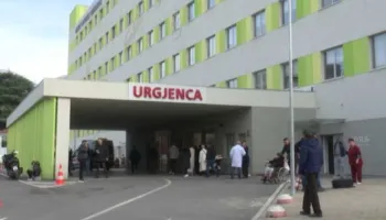 15 të lënduar nga protesta, mes tyre protestues, efektivë policie dhe një kalimtar