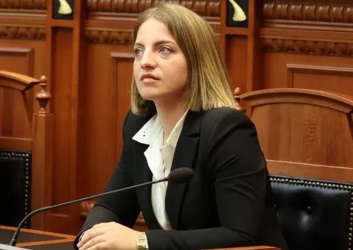 “17 ligje po kalojnë me shpejtësinë e erës, pa debat”/ Marjana Koçeku kritika PS: Nuk po merret parasysh situata e vendit