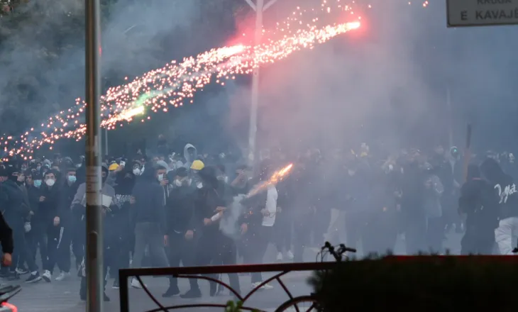 28 të lënduar nga protesta në Tiranë, 14 persona ende në spital