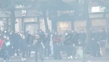 3 orë protestë, Policia përgjigjet herë pas here me gaz lotsjellës