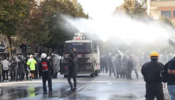 3 persona të lënduar gjatë protestës, mes tyre një 15-vjeçar