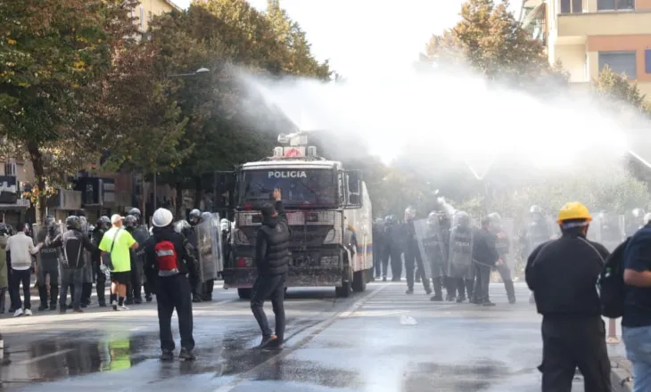 3 persona të lënduar gjatë protestës, mes tyre një 15-vjeçar