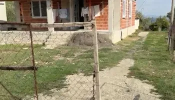 37-vjeçari qëlloi me armë para banesës së ish-bashkëshortes, 22-vjeçarja: Jemi ndarë, por më kërcënon vazhdimisht…