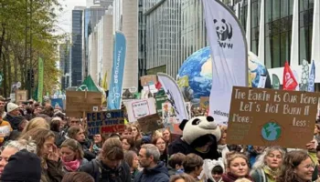 45 mijë njerëz marshojnë në Bruksel! Protestuesit kërkojnë fundin e subvencioneve për lëndët djegëse fosile