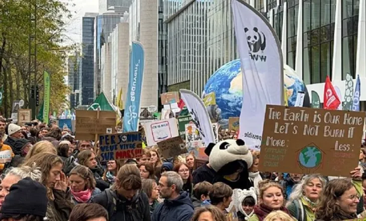 45 mijë njerëz marshojnë në Bruksel! Protestuesit kërkojnë fundin e subvencioneve për lëndët djegëse fosile