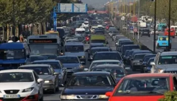 48% e shqiptarëve të shqetësuar me trafikun, shumë më lart mesatares rajonale