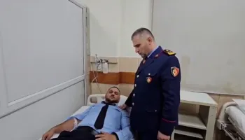 51 policë të plagosur dhe 65 protestues të shoqëruar. Hita viziton efektivët e shtruar te Trauma