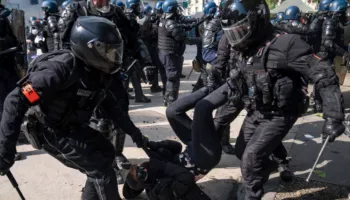 70 mijë policë në terren për protestat e së shtunës në Francë