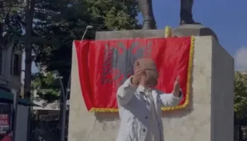 “A keni turp, o legena”, avokati në Korçë iu bën thirrje qytetarëve që të bashkohen në protestë