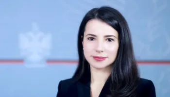 Adea Pirdeni bëhet ministre me portofol e Administratës Publike, Kuvendi miraton dekretin e Presidentit