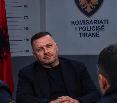 Adrian Hila thyen heshtjen për videot intime