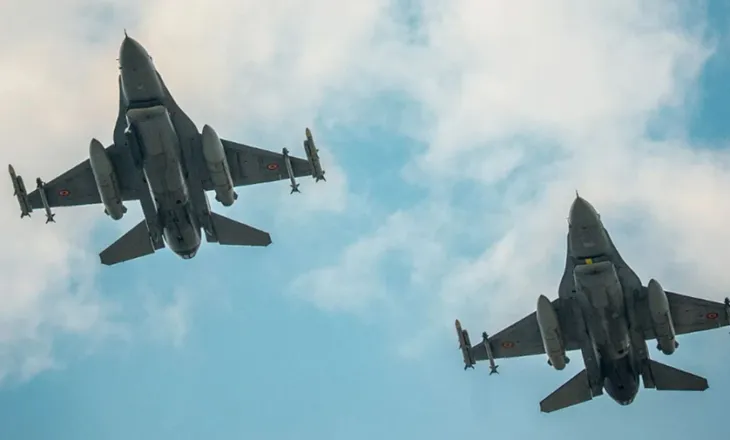 Aeroplanët rumunë F-16 rrëzojnë dy dronë mbi Detin e Zi