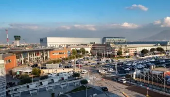 Aeroporti i Napolit do të mbyllet për të gjithë nëntorin, shkak rinovimet! Ja ku do të transferohen fluturimet