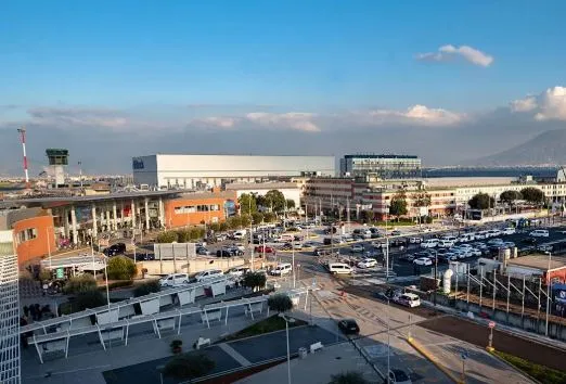 Aeroporti i Napolit do të mbyllet për të gjithë nëntorin, shkak rinovimet! Ja ku do të transferohen fluturimet