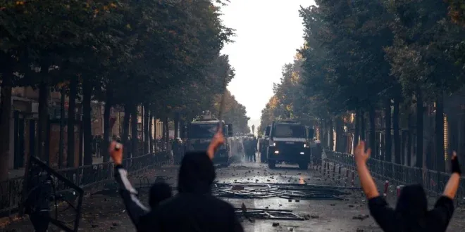 AFP: Policia përdor gaz lotsjellës ndaj studentëve protestues në Tiranë, kërkohet dorëheqja e kryeministrit