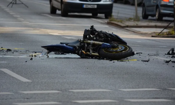 Aksident dramatik në Lezhë, i mituri humb kontrollin e motorit dhe plagoset, dërgohet drejt Traumës!