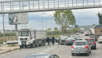 Aksident i rëndë në rrugën e Rinasit, disa makina të përplasura në kryqëzim