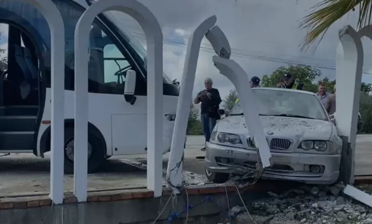 Aksident në aksin Berat–Lushnjë! Autobusi me turistë përplaset me BMW-në, disa të plagosur