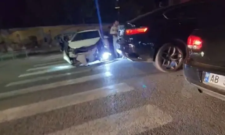 Aksident në qendër të Elbasanit, përplasen dy automjete, raportimet e para nga vendngjarja!