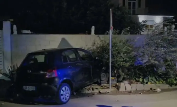 Aksident në Unazën e Fierit, “Toyota” përplaset me murin e një banese, plagoset drejtuesi i mjetit!