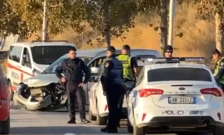 Aksident në Vlorë, përplasen dy automjete, plagoset një prej pasagjerëve!