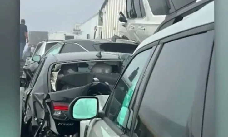 Aksident zinxhir në SHBA, përplasen 69 makina në një autostradë, shkak mjegulla e dendur që kufizoi fushëpamjen e shoferëve