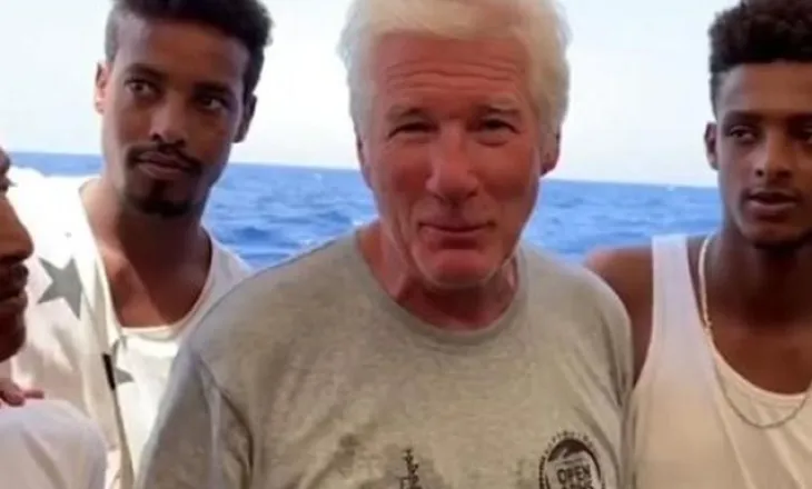 Aktori Richard Gere kritikon paktin Rama-Meloni për emigrantët: Mos i ktheni njerëzit në numra