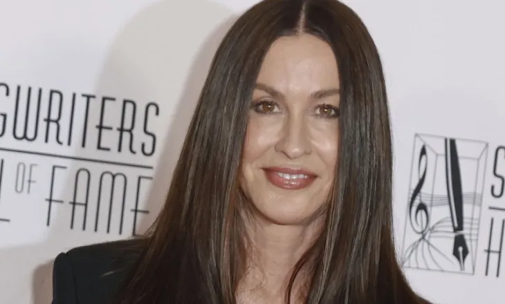 Alanis Morissette publikon këngën e re festive me Brandi Carlile dhe Steve Martin