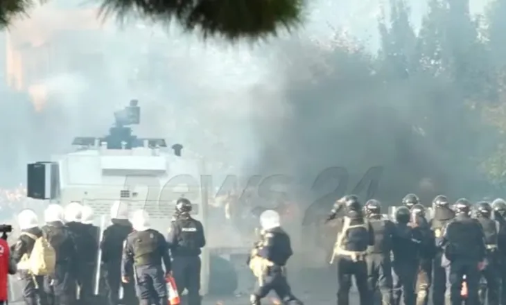 Alarm për lirinë e medias gjatë protestave/ 50 sulme ndaj gazetarëve në 12 ditë, 80% e rasteve lidhen me Policinë e Shtetit