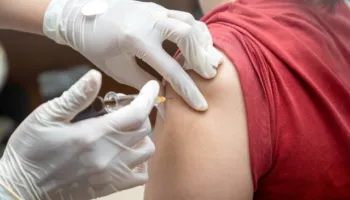 Alarm për virozat dhe gripin! Nis aplikimi i vaksinës, 280 mijë doza për të shmangur komplikacionet