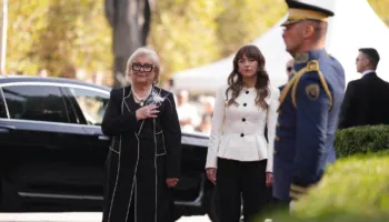Albulena Haxhiu dorëzon detyrën e Presidentes, uron pasardhësen Justina Shiroka Pula