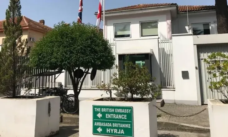 Ambasada Britanike reagon për protestën në Tiranë: Dhuna nuk justifikohet, policia të shmangë forcën joproporcionale