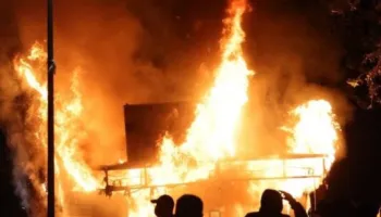 Ambasada e Polonisë në Tiranë paralajmëron udhëtarët që të shmangin protestat në Shqipëri!