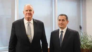 Ambasadori amerikan Wendt takohet me kreun e SPAK dhe e njeh me tre prioritetet e Trump: Luftë kundër krimit, trafikut të narkotikëve dhe migracionit të paligjshëm!