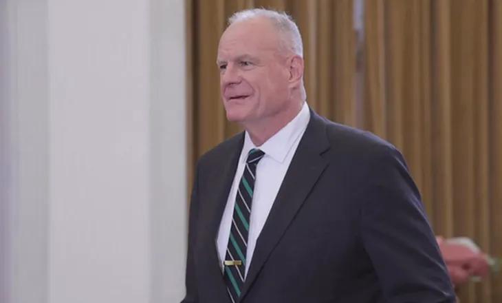 Ambasadori amerikan zhvillon takim me përfaqësues të opozitës, të pranishëm edhe dy senatorë amerikanë