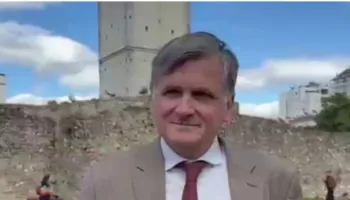 Ambasadori i OSBE reagon për protestat: Ka mungesë dialogu, qytetarëve duhet t’u dëgjohet zëri (VIDEO)